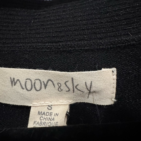 Black sweater, new - Picture 5 of 7